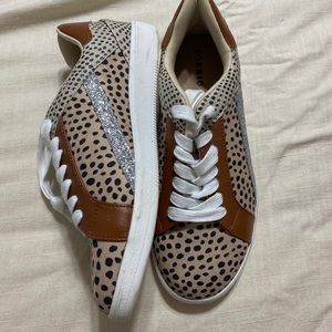 Torrid tennis shoes